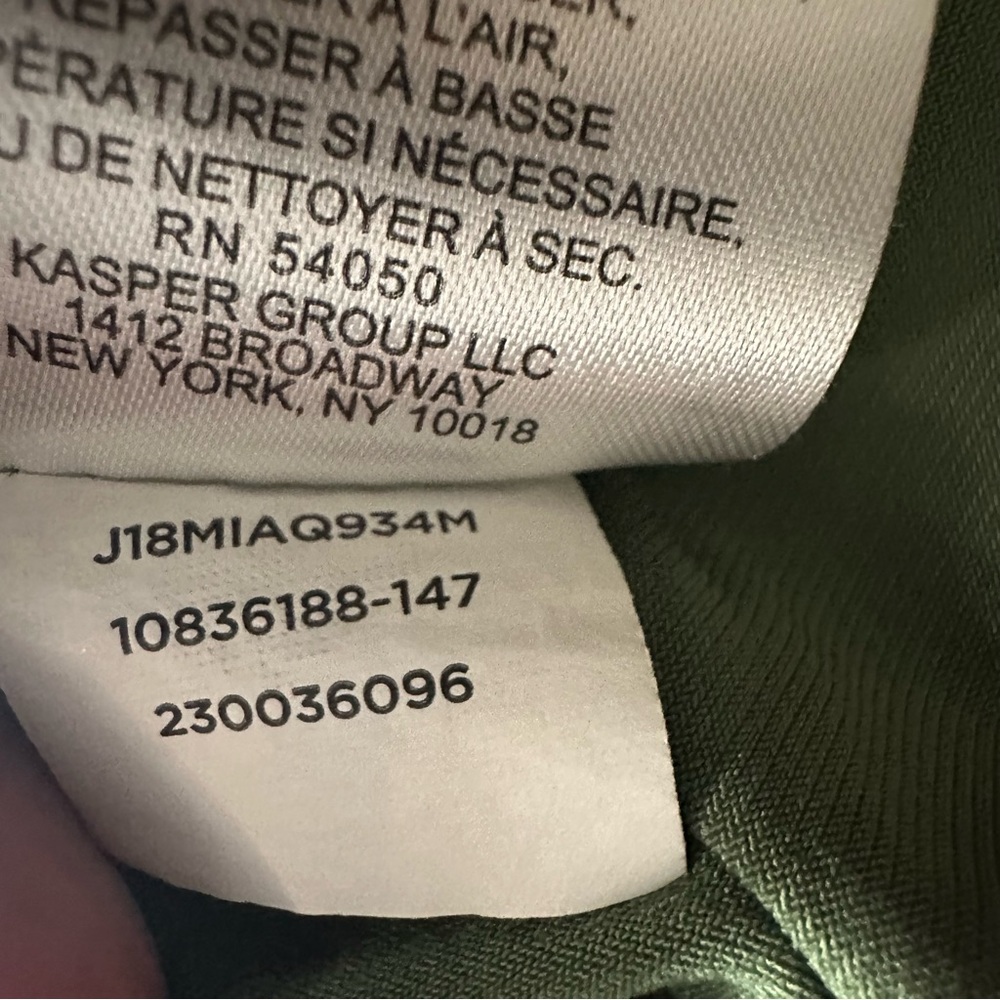Jones New York Sleeveless Olive Green Blouse Gold Button Shoulder Sz S A164 - Picture 12 of 12